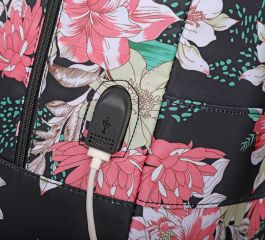 Příruční zavazadlo - batoh pro RYANAIR 2061 40x25x20 BLACK FLOWERS USB Reverse E-batoh