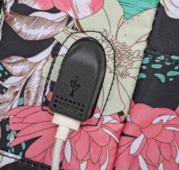 Příruční zavazadlo pro RYANAIR 2063 40x25x20 BLACK FLOWERS USB Reverse E-batoh